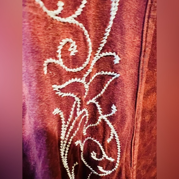 NWOT Small POL Elegant Embroidered Burgundy Dress - Picture 10 of 11